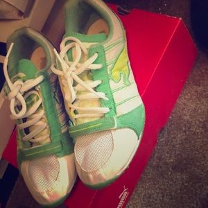 Pumas green and white